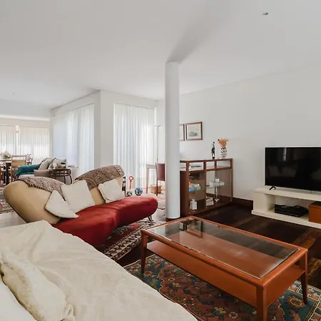 Viana Surf House Holiday home *