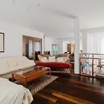 Viana Surf House