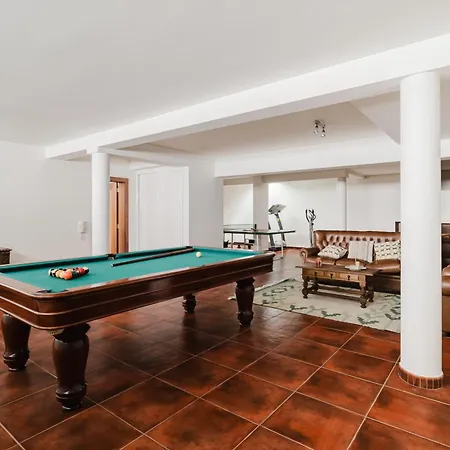 Viana Surf House