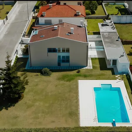 Viana Surf House Holiday home *